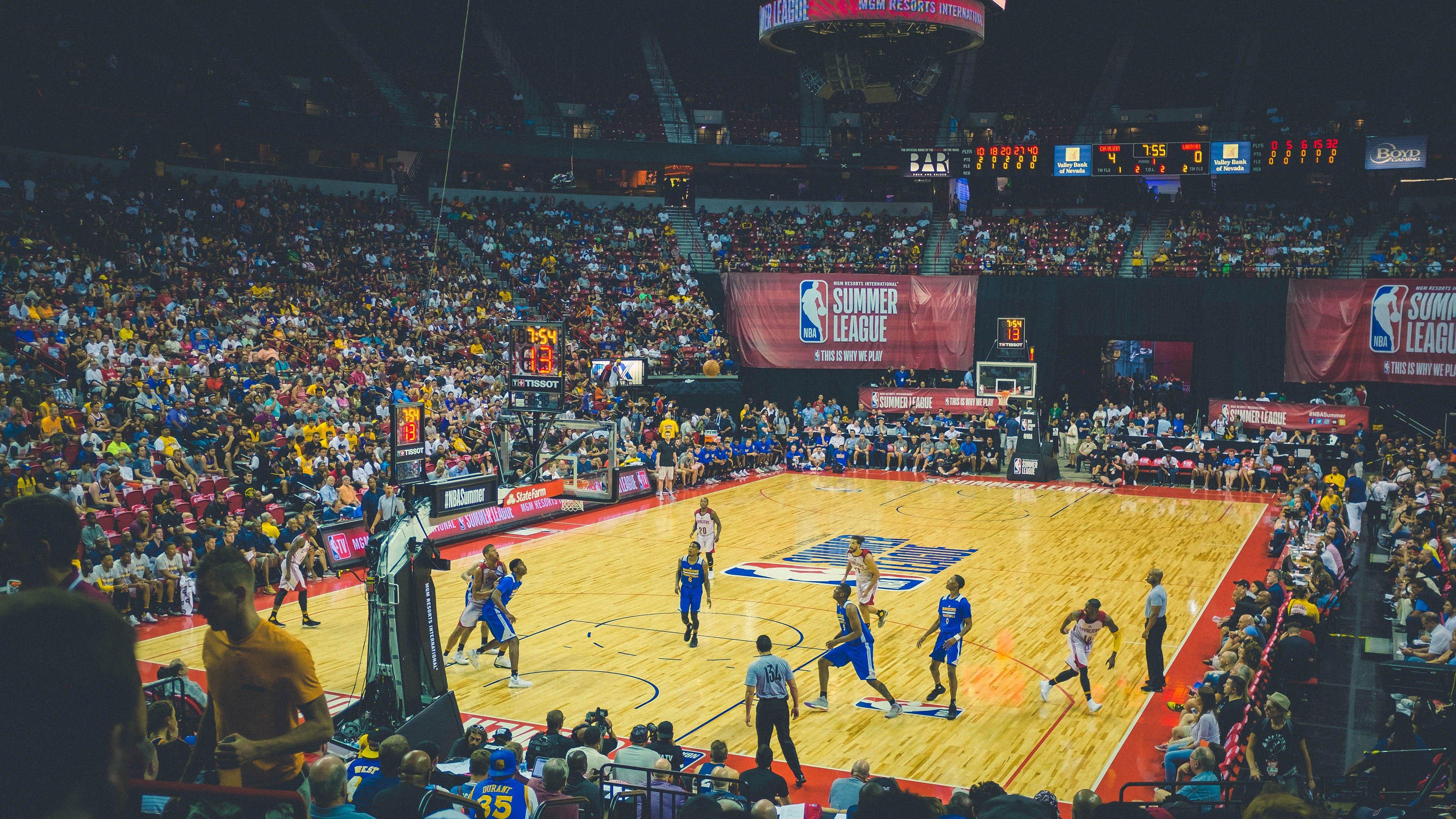 洛杉矶野火肆虐,湖人主场赛事紧急推迟,雷迪克家园化为灰烬